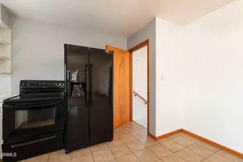 1914 E Rosser Ave, Bismarck, ND 58501 photo 12