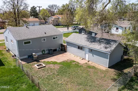 1914 E Rosser Ave, Bismarck, ND 58501 photo 27
