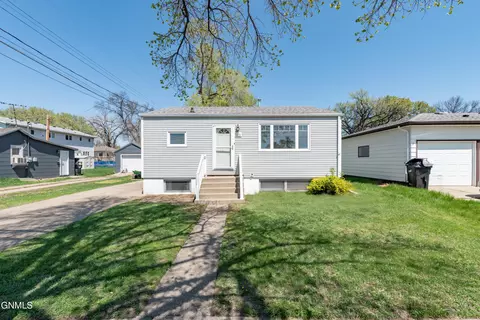 1914 E Rosser Ave, Bismarck, ND 58501 photo 3