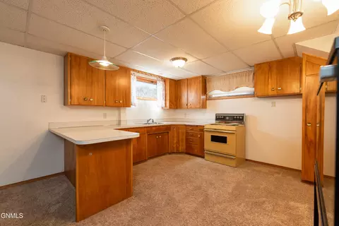 1914 E Rosser Ave, Bismarck, ND 58501 photo 14
