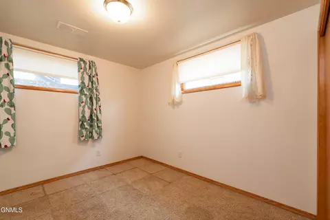 1914 E Rosser Ave, Bismarck, ND 58501 photo 19