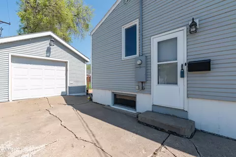 1914 E Rosser Ave, Bismarck, ND 58501 photo 23