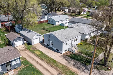 1914 E Rosser Ave, Bismarck, ND 58501 photo 2