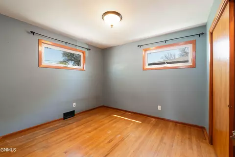 1914 E Rosser Ave, Bismarck, ND 58501 photo 9