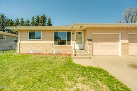 204 E Turnpike Ave, Bismarck, ND 58501