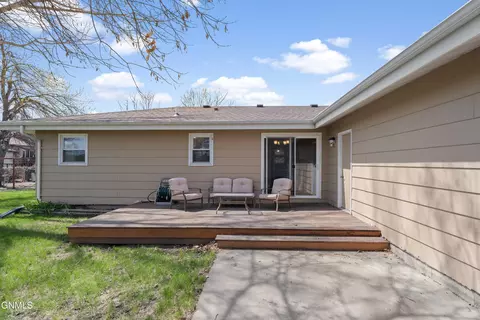 Exterior - 821 E Wachter Ave, Bismarck, ND 58504 photo 2 of 3