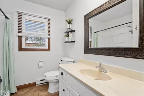 Bath - 821 E Wachter Ave, Bismarck, ND 58504 photo 1 of 1
