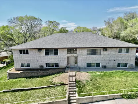 104 6th St NE, Mandan, ND 58554