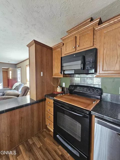 101 Hickman St, Grenora, ND 58845 photo 11
