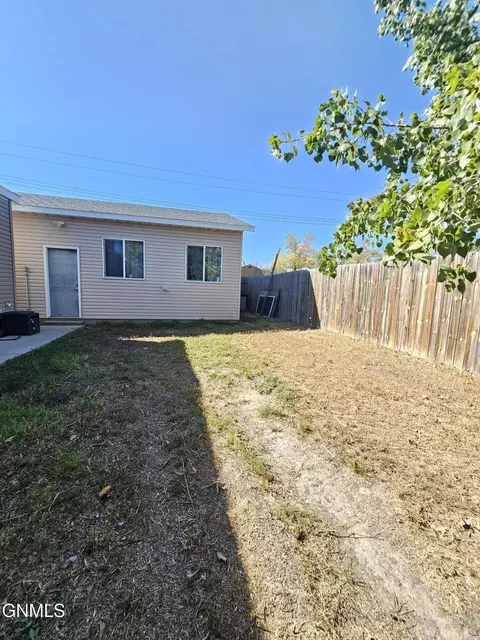 101 Hickman St, Grenora, ND 58845 photo 5