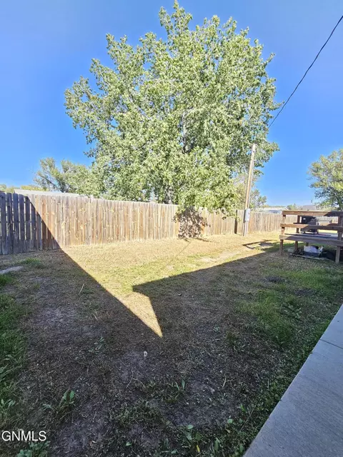 101 Hickman St, Grenora, ND 58845 photo 3