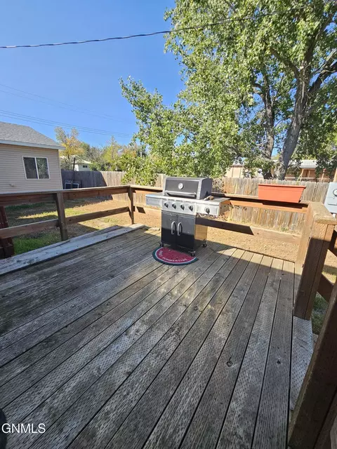 101 Hickman St, Grenora, ND 58845 photo 4