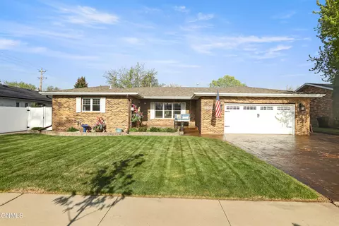 1805 University Ave, Williston, ND 58801