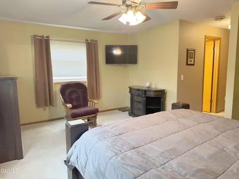 729 S 16th St, Bismarck, ND 58504 photo 11