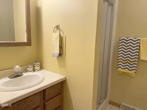 729 S 16th St, Bismarck, ND 58504 photo 13