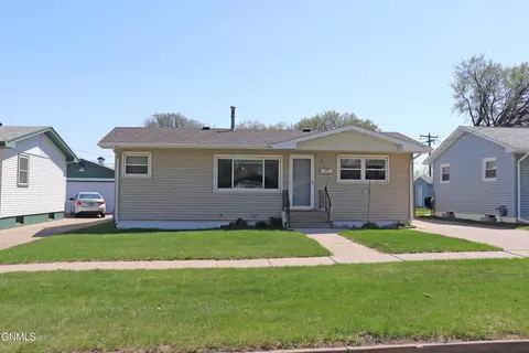 729 S 16th St, Bismarck, ND 58504 photo 34