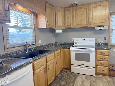 729 S 16th St, Bismarck, ND 58504 photo 8
