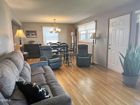 729 S 16th St, Bismarck, ND 58504 photo 3