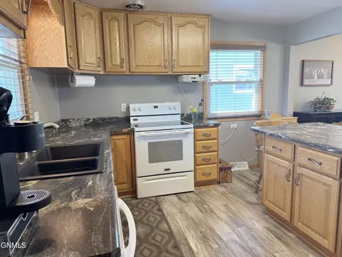 729 S 16th St, Bismarck, ND 58504 photo 7