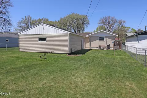 729 S 16th St, Bismarck, ND 58504 photo 37
