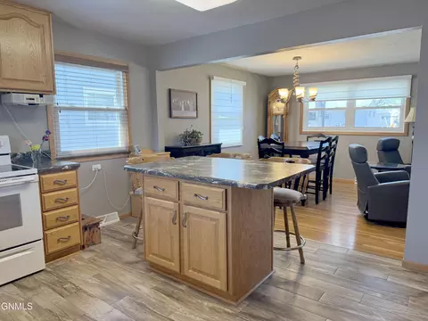 729 S 16th St, Bismarck, ND 58504 photo 6