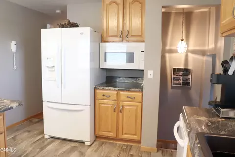 729 S 16th St, Bismarck, ND 58504 photo 4