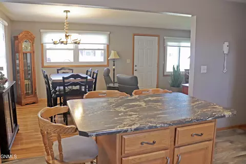 729 S 16th St, Bismarck, ND 58504 photo 5