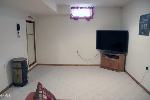 729 S 16th St, Bismarck, ND 58504 photo 26