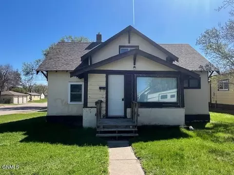 901 8th Ave SE, Jamestown, ND 58401