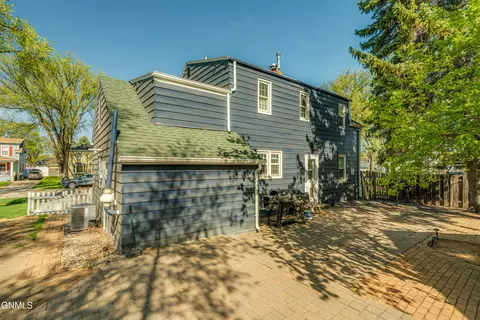 623 Raymond St, Bismarck, ND 58501 photo 3