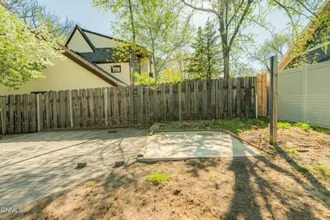 623 Raymond St, Bismarck, ND 58501 photo 71