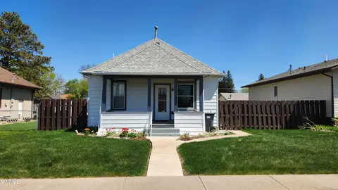 210 9th Ave SW, Mandan, ND 58554