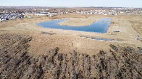 30 Rutland Cir, Bismarck, ND 58504