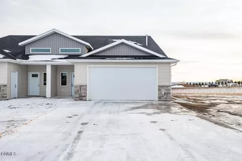 5513 Davies Dr, Bismarck, ND 58503