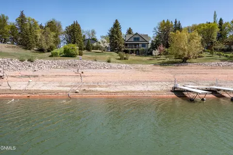 781 44th Ave NW, Pick City, ND 58545