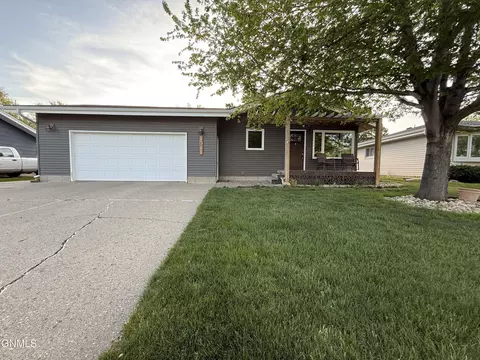 1511 S 3rd St, Bismarck, ND 58504
