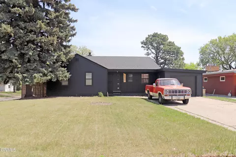 1027 1st St, Bismarck, ND 58501