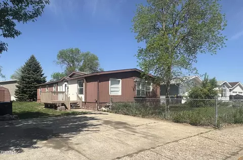 1309 8th Ave SE, Mandan, ND 58554