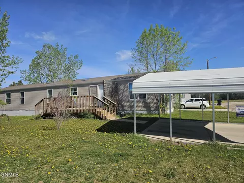 2717 11th Ave W, Williston, ND 58801 photo 1