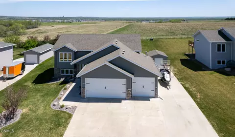 3208 14th Ave SE, Mandan, ND 58554