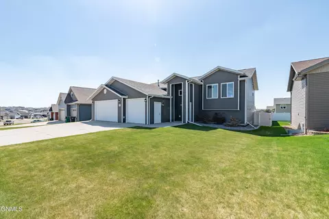 5518 Normandy St, Bismarck, ND 58503