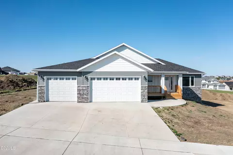 2108 Monarch Ave, Bismarck, ND 58503