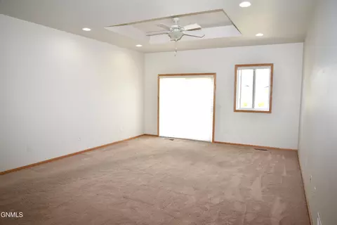 630 Calgary Ave E, Bismarck, ND 58503 photo 4