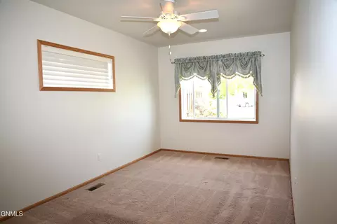 630 Calgary Ave E, Bismarck, ND 58503 photo 6