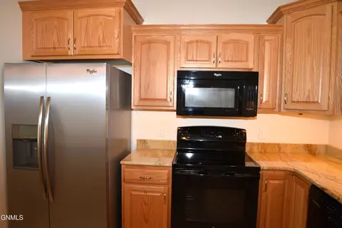 630 Calgary Ave E, Bismarck, ND 58503 photo 11