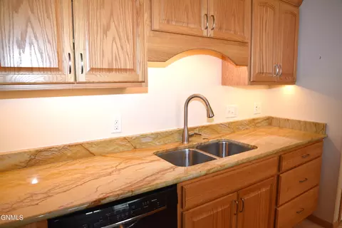 630 Calgary Ave E, Bismarck, ND 58503 photo 3