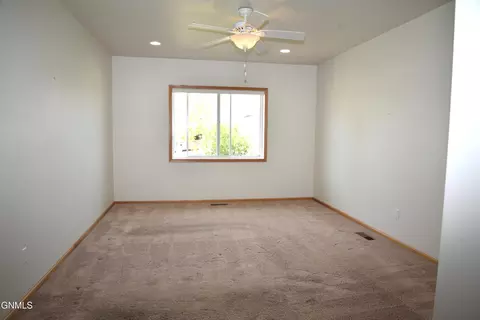 630 Calgary Ave E, Bismarck, ND 58503 photo 18