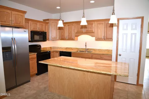 630 Calgary Ave E, Bismarck, ND 58503 photo 17
