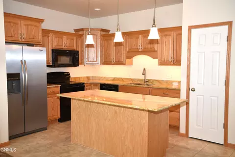 630 Calgary Ave E, Bismarck, ND 58503 photo 16