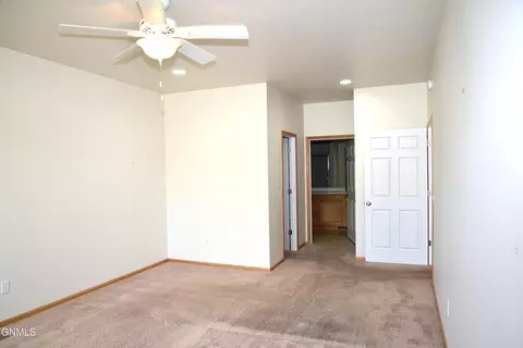 630 Calgary Ave E, Bismarck, ND 58503 photo 5